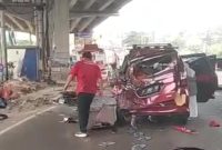 Truk Pertamina Tabrak Sejumlah Kendaraan