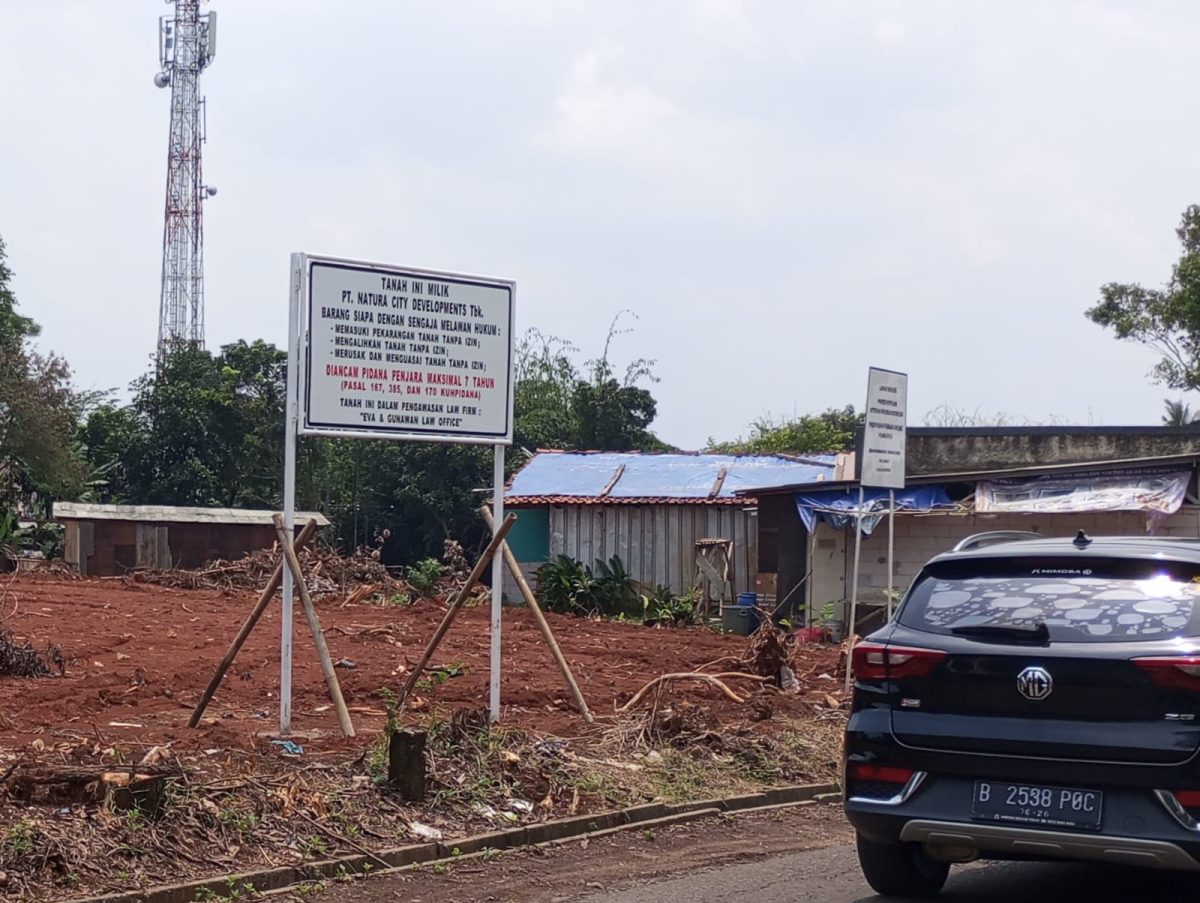 Keterangan foto: Papan nama milik PT Natura City sebelum dirobohkan oleh anggota TNI (dok. Istimewa) 