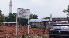 Keterangan foto: Papan nama milik PT Natura City sebelum dirobohkan oleh anggota TNI (dok. Istimewa) 