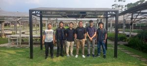 Dokumentasi: Pemasangan solar panel untuk menunjang kebutuhan energi dalam sistem pertanian hidroponik PagiFarm