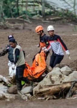Longsor Maut Terjang Cisarua, Puluhan Korban Dievakuasi, Warga Masih Diliputi Trauma