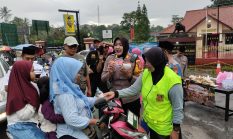 Kapolsek Megamendung Bagikan Takjil dan Sosialisasikan Call Center 110, Dilanjutkan Buka Puasa Bersama dan Santunan Anak Yatim