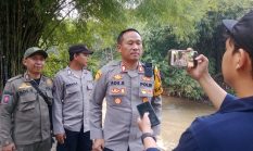 Kapolsek Sukaraja Pantau Langsung Pencarian Anak Tenggelam di Kali Ciliwung