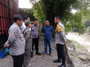 Poto Kapolres Sedang Memberi Arahan kepada Tim