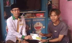 Ketua BAZNAS Kota Bogor Turun Langsung Serahkan Bantuan untuk Korban Turap Roboh