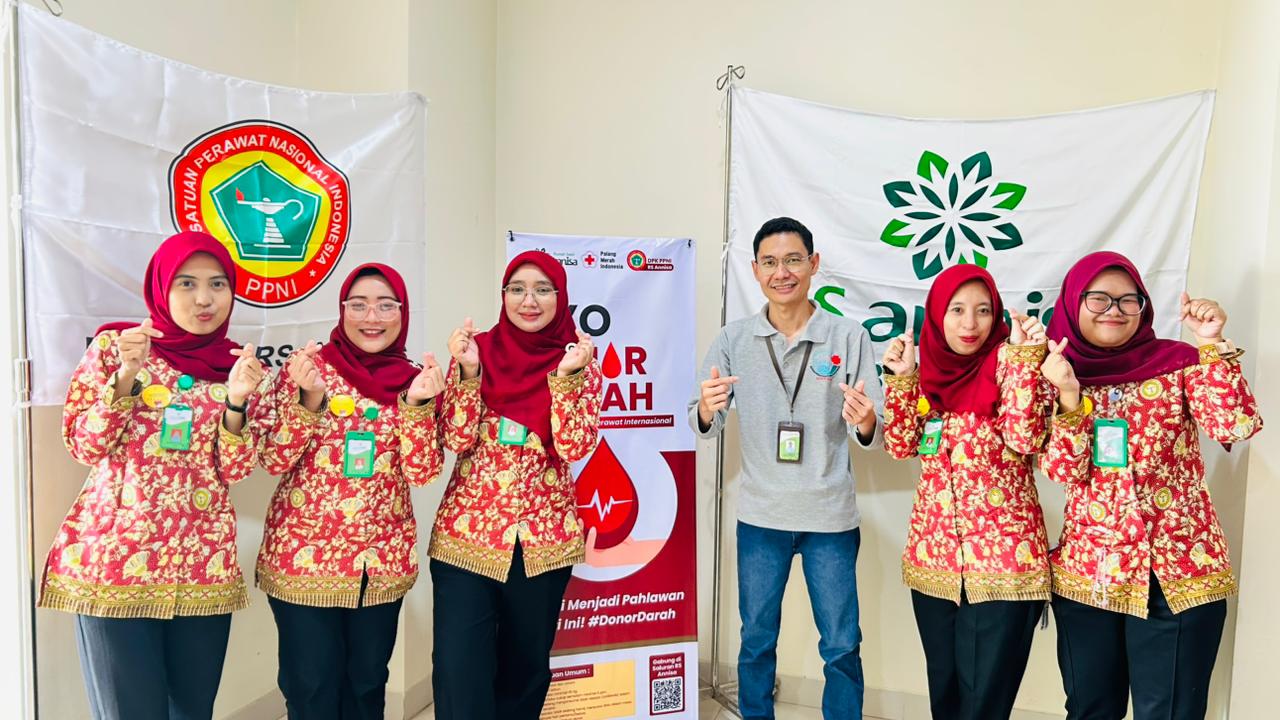 Poto Bersama Humas RS Annisa dan Pengurus DPK PPNI RS Annisa dilokasi Donor.