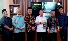 DKM Almisbah Jemaah Muslim Ahmadiyah, bersilatutohim Ke Plh. Walikota Bekasi,Dr Haji.Abdul Harris Bobihoe Berharap Tetap Bersinergi Dengan Pemkot Bekasi