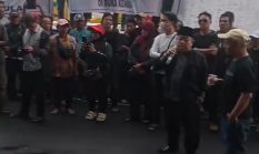 Gabungan Pedagang Masyarakat RT 03 Kepung Kantor Walikota Palembang 