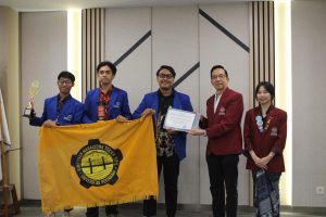 Dok.: Mahasiswa Teknik Sipil UPER, yaitu Tim Crystal menerima penghargaan atas juara pertama dalam lomba Estimasi Biaya Proyek pada Civil National Expo 2026