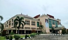Pelayanan Publik Desa di OKU Timur Dipertanyakan, Warga Desak Bupati Turun Tangan