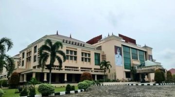 Pelayanan Publik Desa di OKU Timur Dipertanyakan, Warga Desak Bupati Turun Tangan