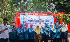 Atasi Kekeringan, PKK Jepara Bersama BPBD Salurkan 4.000 Liter Air Bersih ke Desa Banjaran